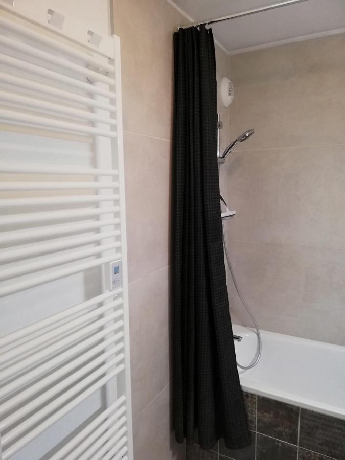 Ferienwohnung Vie De Famille Camiers Exterior foto